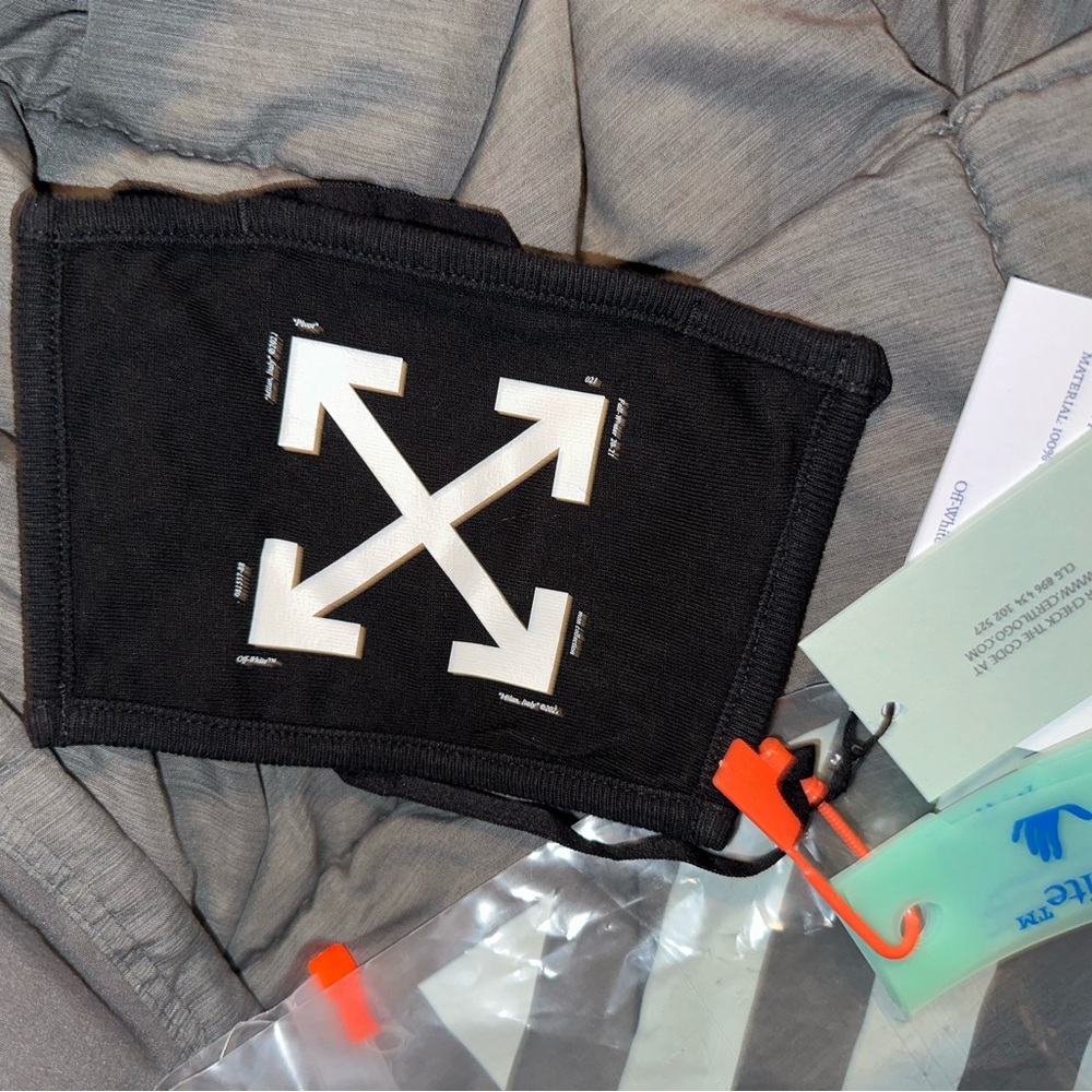 Authentic Off- White face mask (brand new)
